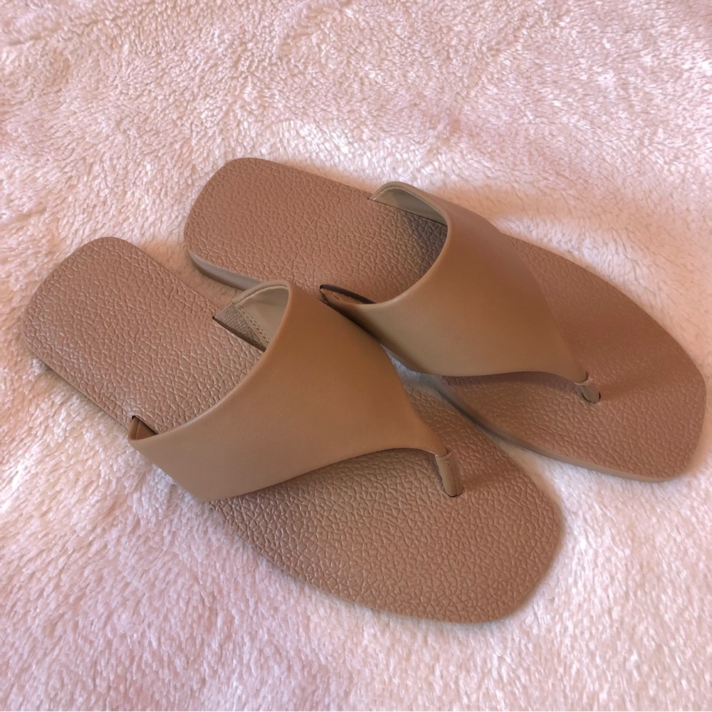 NWT Banana Republic Tan Leather Sandals